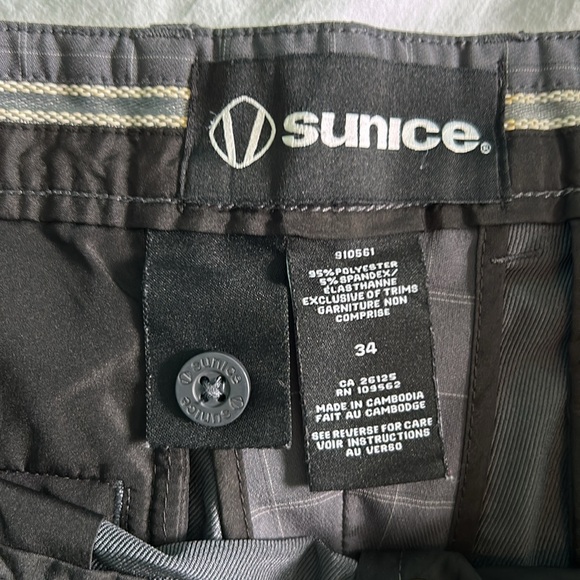 Sun Ice. GOLF Shorts. 34”W x 10” inseam. Like new. - Picture 4 of 8